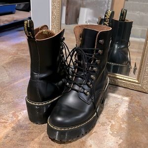 Dr Martens Leona 7 Hook Boots